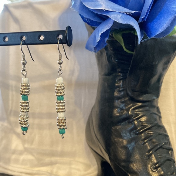 Hand crafted dangle earrings - Picture 2 of 3